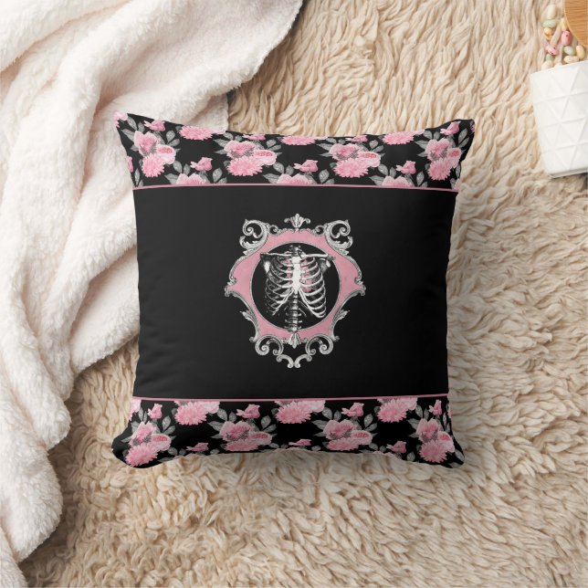 Gothic Kärlek | Rosa och svart Blommigt av Skeleto Kudde (Filt)