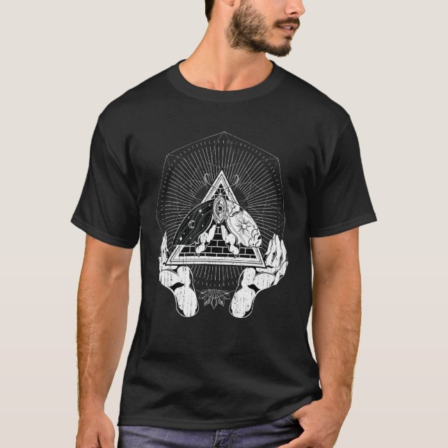 Gothic Moth Måne Sol Hamsa Hand Pagan Occult T Shirt (Framsida)