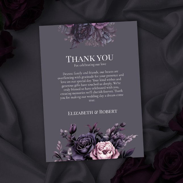 Gothic Plommon Blommig Bröllop Tacksamhetskort Tack Kort (Gothic Plum Floral Wedding Thank You Card on gothic wedding table with dark roses)