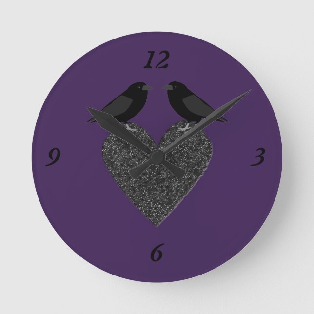 Gothic Ravens and Black Heart Rund Klocka (Framsida)