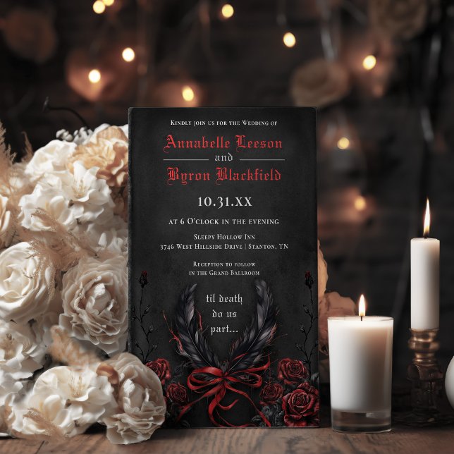 Gothic Ro Blommigt Black och Red Bröllop Inbjudningar (Gothic Black and Red and White Floral Raven Feather Floral Wedding Invitation)