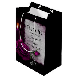 Gothic Ro, Candle, Parchment och Locket Bröllop