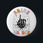Gothic Skeleton Groovy Halloween Bachelorette Brid Knapp<br><div class="desc">Gothic Skeleton Groovy Halloween Bachelorette Bride eller Die</div>