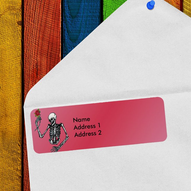 Gothic Skeleton Single Röd ros Returadress Etikett (Skeleton holding red rose on stem on red spooky Valentine return address labels.)