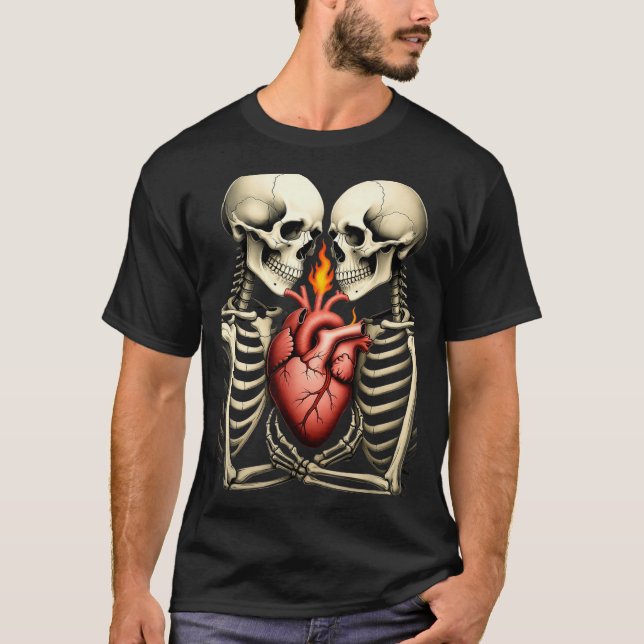 Gothic Skull Couple Flaming Heart Dark Romance Sty T Shirt (Framsida)