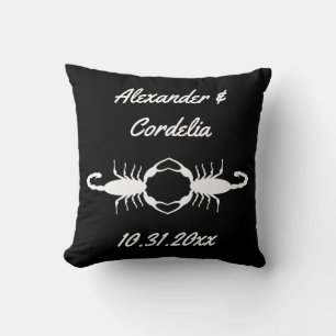 Gothic White Wedding Scorpions Anpassad Kudde