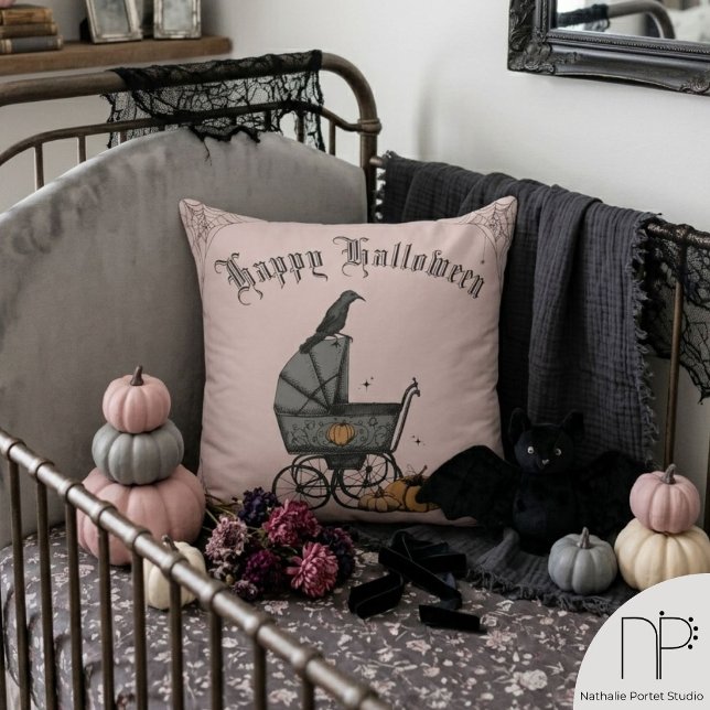 Gotisk barnvagn God Halloween kastkudde Kudde (Gothic Halloween throw pillow, hand-drawn ink art, blush pink, personalized festive home decor)