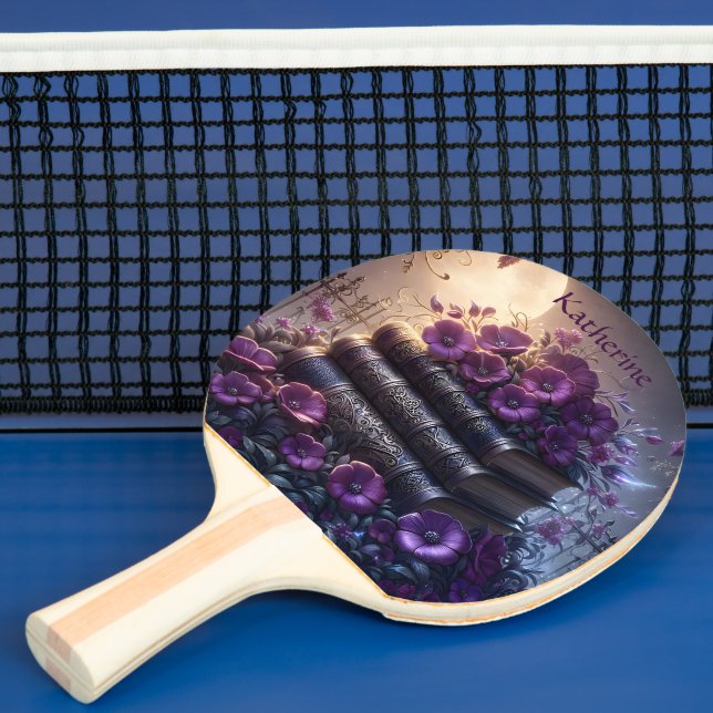 Gotisk bok lila blommig pingisracket (Insitu)