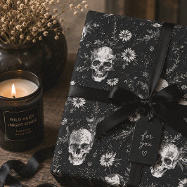 Gotisk dödskalle och vilda blommor svart blomster presentpapper