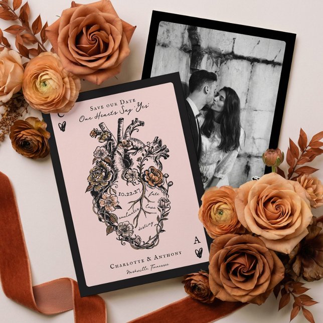 Gotisk Halloween Blommig Anatomisk Hjärtfoto Spara Datumet (Gothic Halloween Floral Anatomical Heart Photo Save The Date)