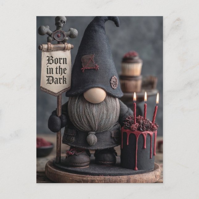 Gotisk Halloween-tomte med 'Född i mörkret'-skylt Vykort (Framsida)