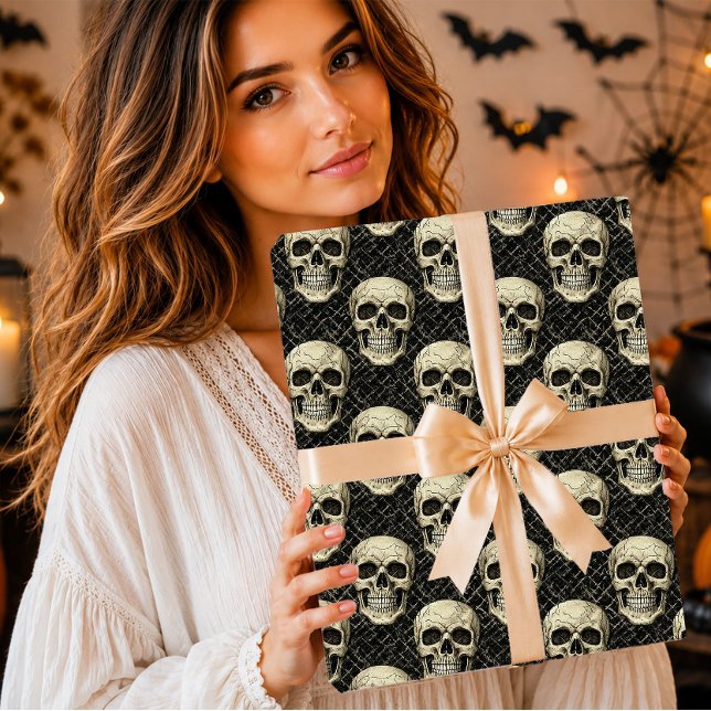 Gotisk krämfärgad skalle sprucken mönster presentpapper (Skapare uppladdad)