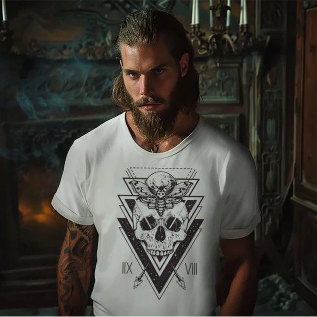 Gotisk Moth & Döskalle T Shirt (Skapare uppladdad)