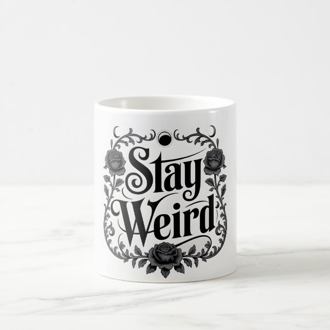 Gotisk typografi Grafik "Stay Weird"  Kaffemugg (Center)