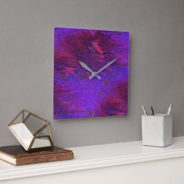 gotisk violett till röd, förstorad lädernedfläckad fyrkantig klocka