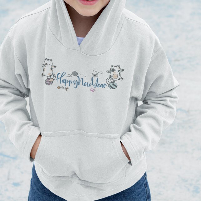 Gott nytt år mellan Kittens balanserade på ett gar T Shirt (Happy New Year Between Kittens Balanced On A Yarn Hoodie)