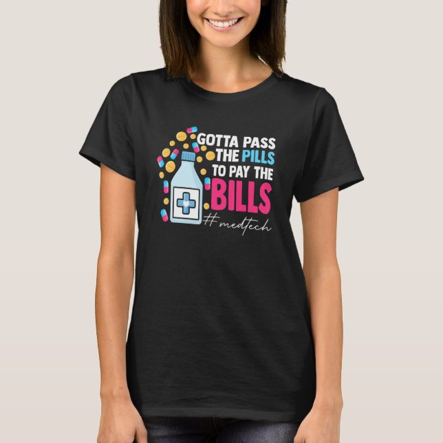 Gotta Pass The Pills To Pay The Bill Med Tech T Shirt (Framsida)