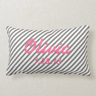 Grå färg- och vitfödelse daterar barnkammare lumbarkudde