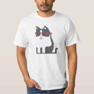 Grå färgkatt i röd T-tröja för T-shirt