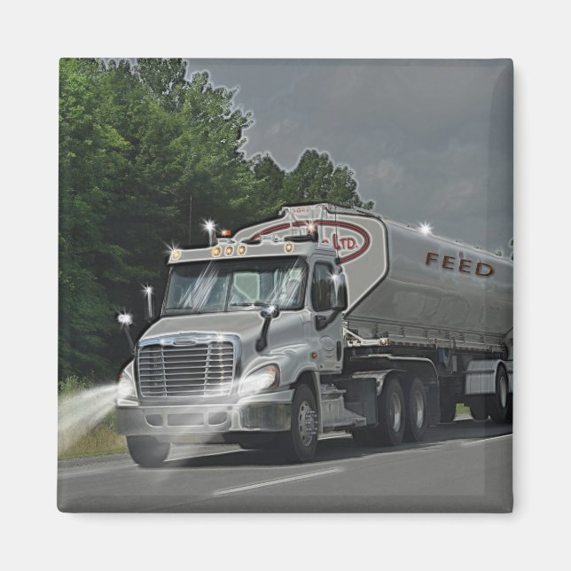 Grå färgnötkreatur matar Cisternlastbilen för Magnet (Framsidan)