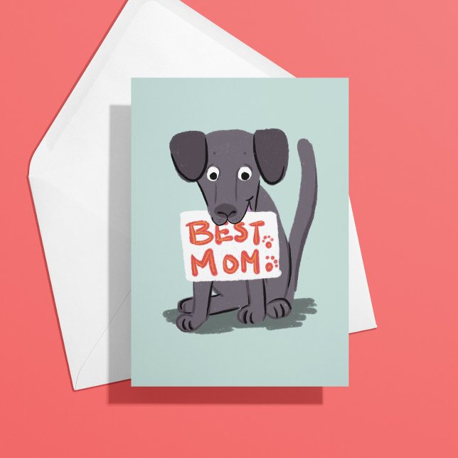Grå hundmamma Mors dag-kort Kort (A gray Labrador holds a sign that reads "best mom" for this dog mom's mothers day card)