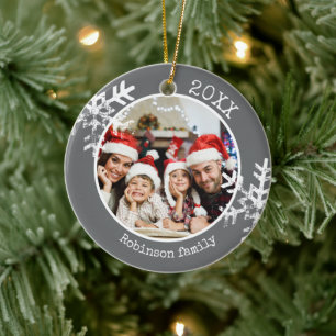 Grå Jul Familj Foto Snöflinga Julgransprydnad Keramik