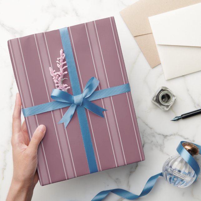 Grå karmosinfärgad och ljusgrå karmosinfärgade rän presentpapper (Gifting)