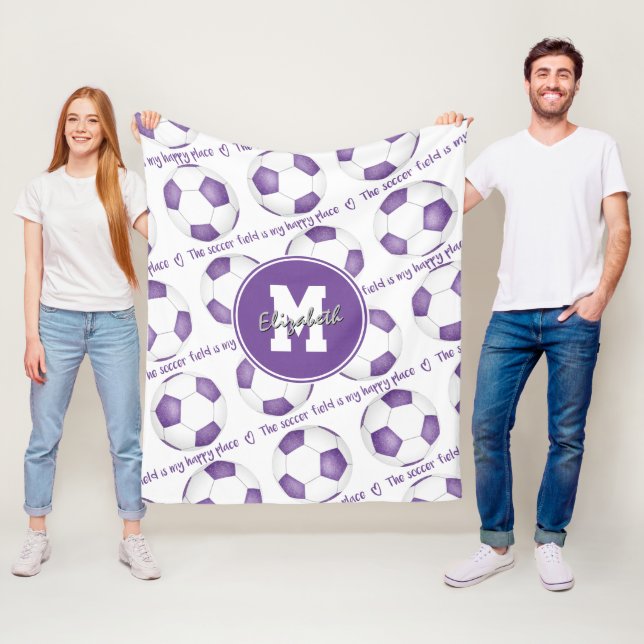 Grå lila Soccer fält är min lycklig ställe Fleecefilt (På plats)
