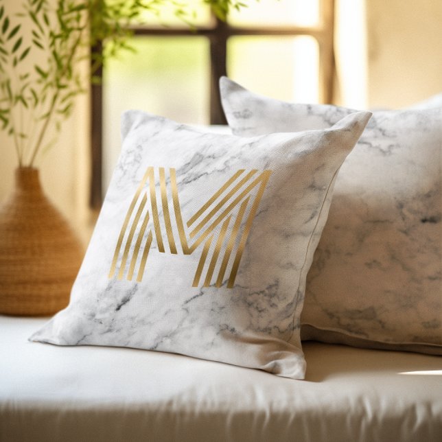 Grå marmorerad retro geometrisk guld folie monogra kudde (Grey Marble Retro Geometric Gold Foil Monogram M Throw Pillow)
