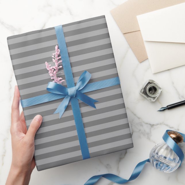 Grå och ljusgrå ränder presentpapper (Gifting)