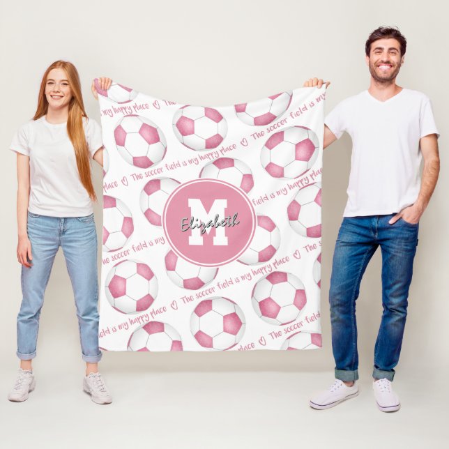 Grå rosa Soccer fält är min lycklig ställe Fleecefilt (På plats)