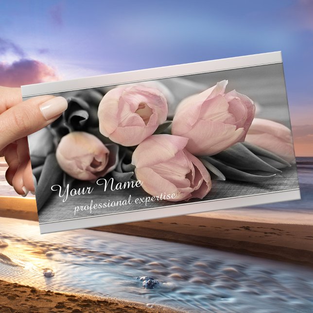 Grå Silver Blommig Professionell Visitenkort Visitkort (Professional business card featuring peach pink tulips on a grey background with a silver lining)