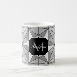 Grå svart vit Mosaik Triangel Mönster Monogram Kaffemugg