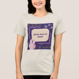 Grå t-shirt med rosa och lila illustrativt citat