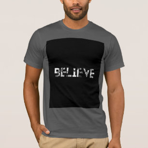 grå t-shirt med texten believe