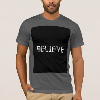 grå t-shirt med texten believe