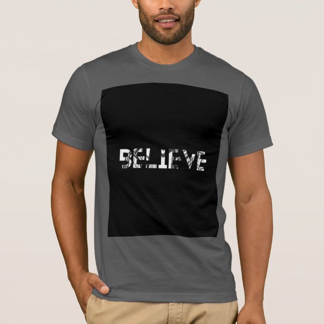 grå t-shirt med texten believe (Framsida)
