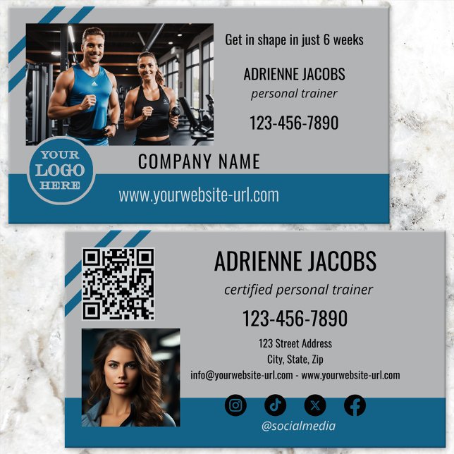 Grå Teal Tränare Foto Visitkort (Business card featuring your photo and logo on a teal grey design with QR code and social media)