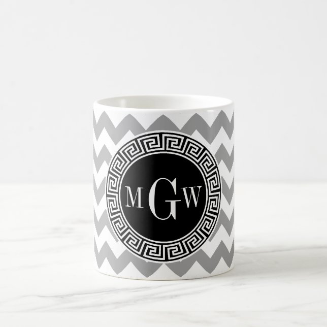 Grå Vit Chevron Svart Grekisk Nyckel 3 Monogramm Kaffemugg (Center)