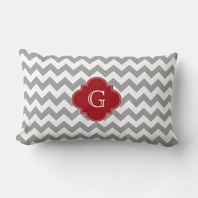 Grå Vit Chevron Tranbärs Röd Fyrklöver Monogram Lumbarkudde (Framsida)