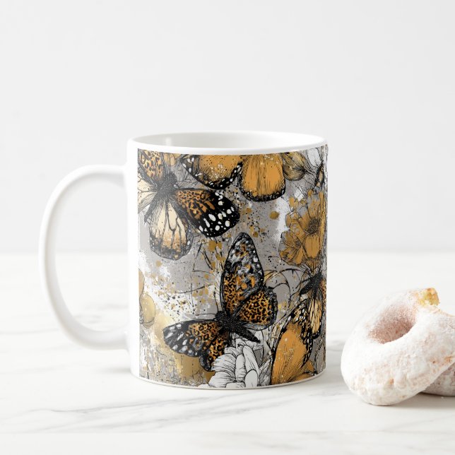 Grå Vit Guld Blommig Fjärilar Elegant Kaffemugg (Med munk)