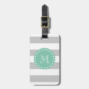 Gråa vitrandar mönster, grön Monogram för Mint Bagagebricka