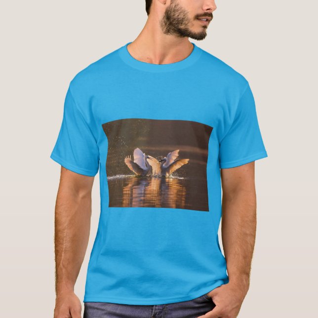 Graceful Birds & Feathered Wings T Shirt (Framsida)