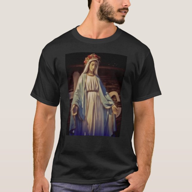 Graceful Virgin Mary Statue outside the Knights of T Shirt (Framsida)