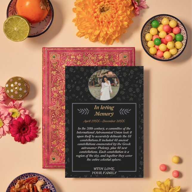 Gracval Farwell: Blommigt Funeral with Photo Inbjudningar (Graceful Farewell: Floral Funeral Invitation with Photo)