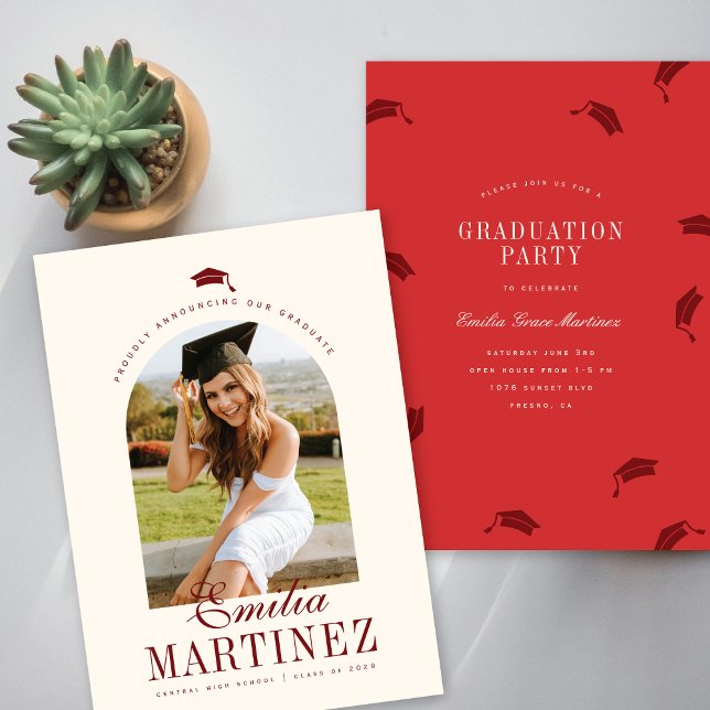 Grad Cap Arch Photo Elegant Script Red Studenten Meddelande (Skapare uppladdad)