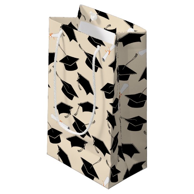 Grad Cap och Diplomas Studenten (Framsidan Vinklad)