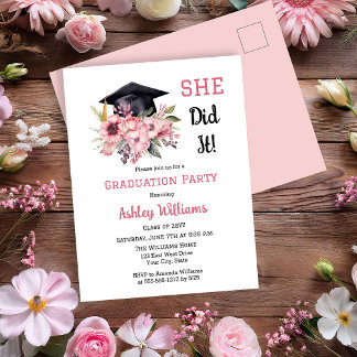 Grad Cap och Rosa Blommigt... Hon gjorde det Party Inbjudan Vykort