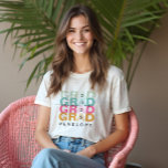 Grad Colorful Rainbow Class 2022 Modern Student T Shirt<br><div class="desc">Modern och snyggt klass 2022 t-shirt. Konstruktionen har "Grad"-upprepande design i färgstarkt regnbåge färg. Anpassa till student och till namn. En roligt för klassen. Utformning med hjälp av moodthologipapper.</div>
