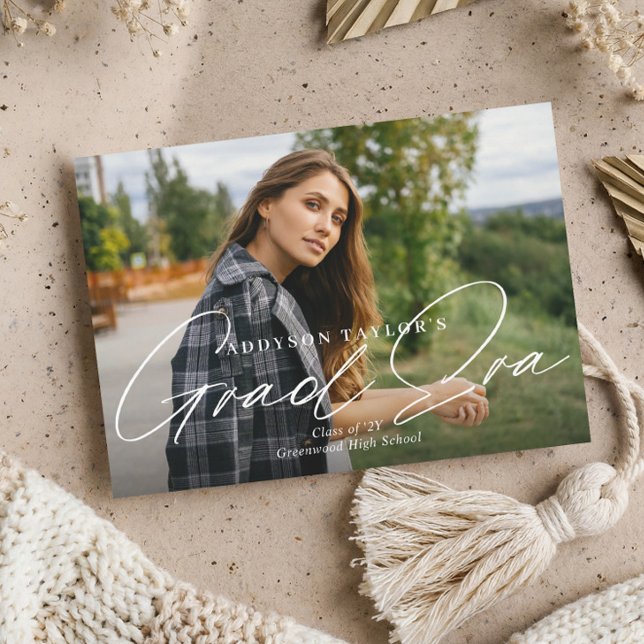 Grad Era Script Minimal Elegant Graduation Photo Meddelande (Grad Era Script Minimal Elegant Graduation Photo Announcement)